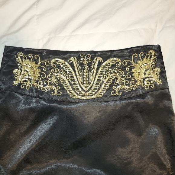 Le Chateau black satin maxi skirt with  gold embroidery at waist size 10… - Picture 11 of 13